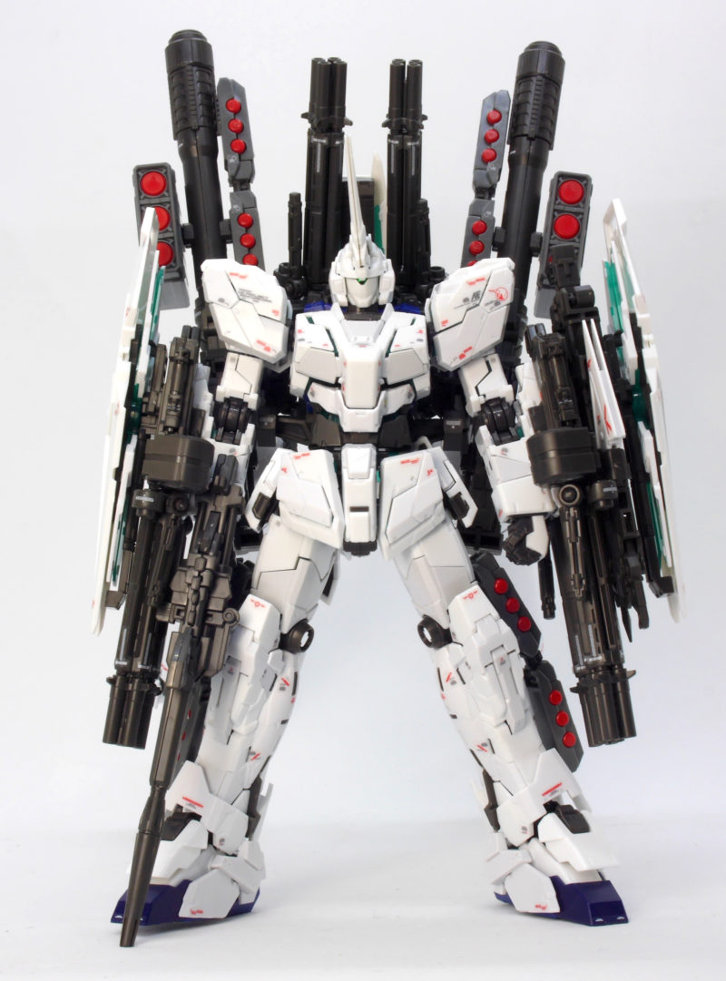 RGフルアーマーユニコーンガンダムのガンプラレビュー画像です