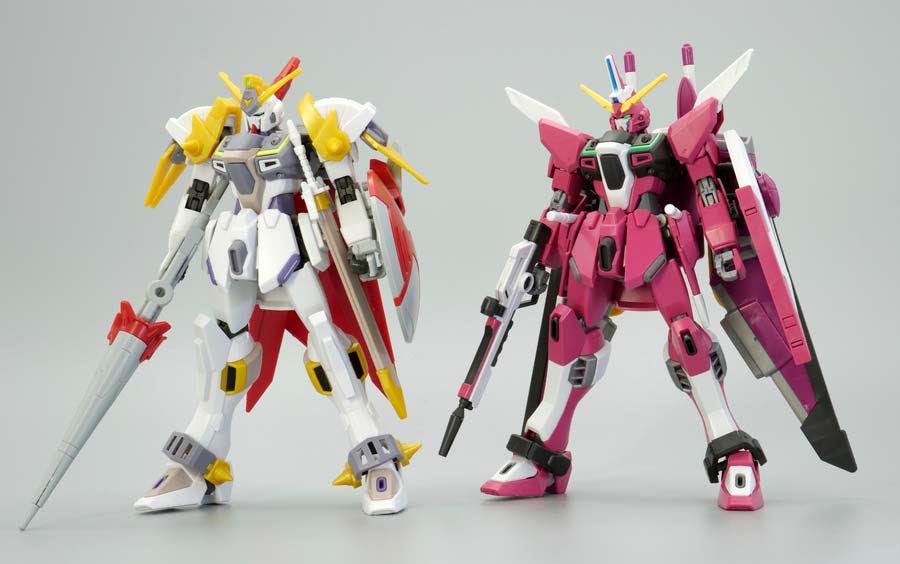 HGBDRガンダムジャスティスナイトとHGCEインフィニットジャスティスガンダムの比較ガンプラ画像です