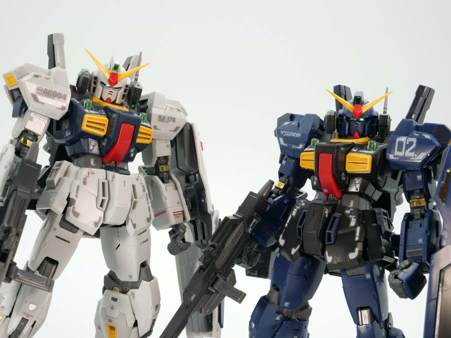 RGガンダムMk-II（エゥーゴ仕様）と（ティターンズ仕様）の比較ガンプラレビュー画像です