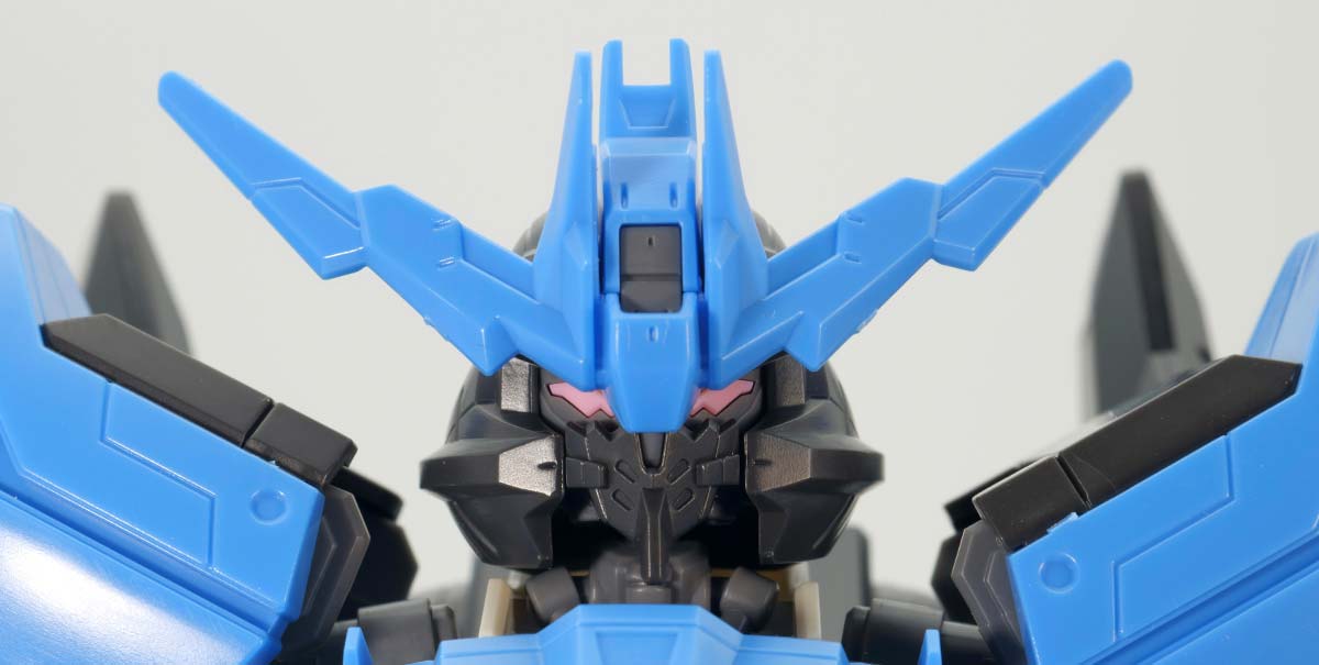 1/100 フルメカニクス ガンダムヴィダールのガンプラレビュー画像です