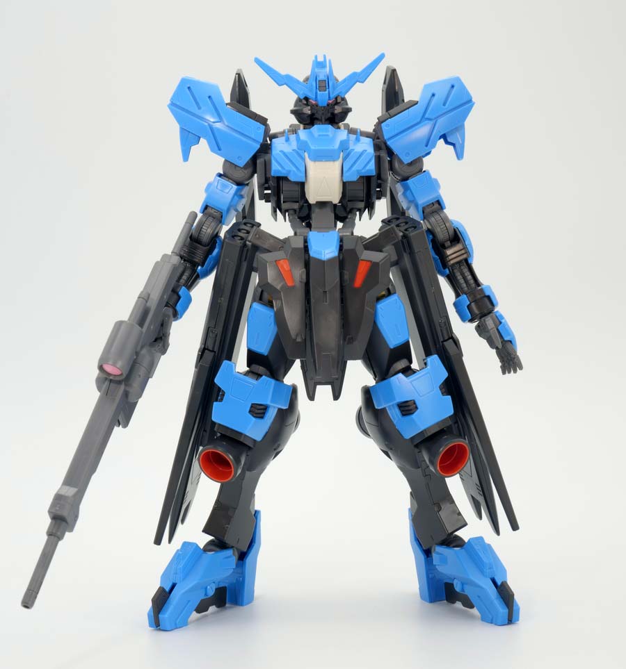 1/100 フルメカニクス ガンダムヴィダールのガンプラレビュー画像です