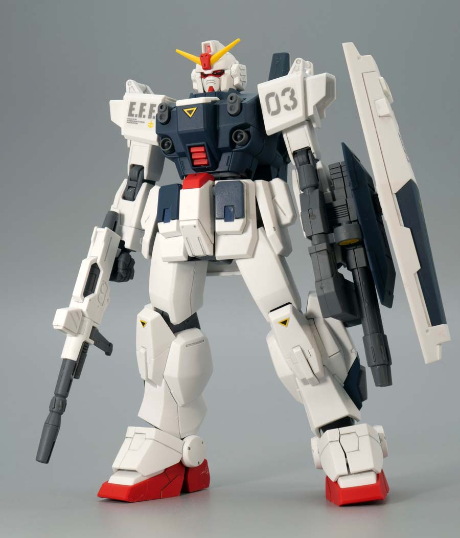 豊富な最新作MG 1/100　陸戦型ガンダム改造品 ブルーディスティニー1号機　レジンキット使用 全塗装　改造品 完成品