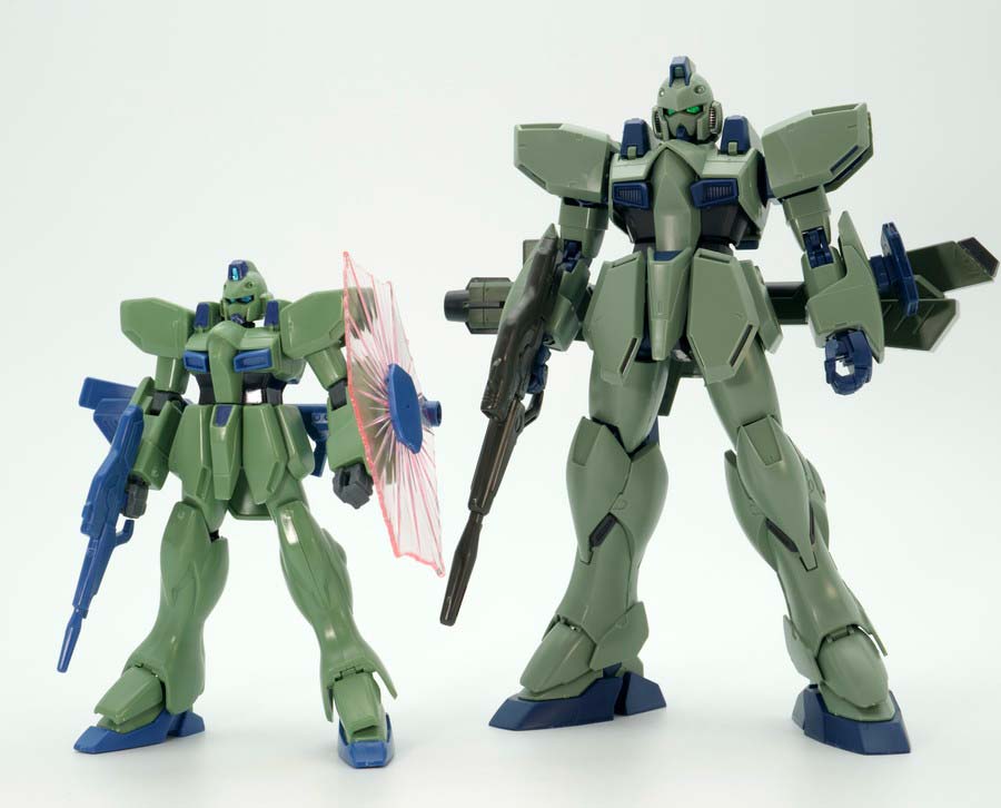 1/144ガンイージとRE/100 ガンイージの比較ガンプラレビュー画像です