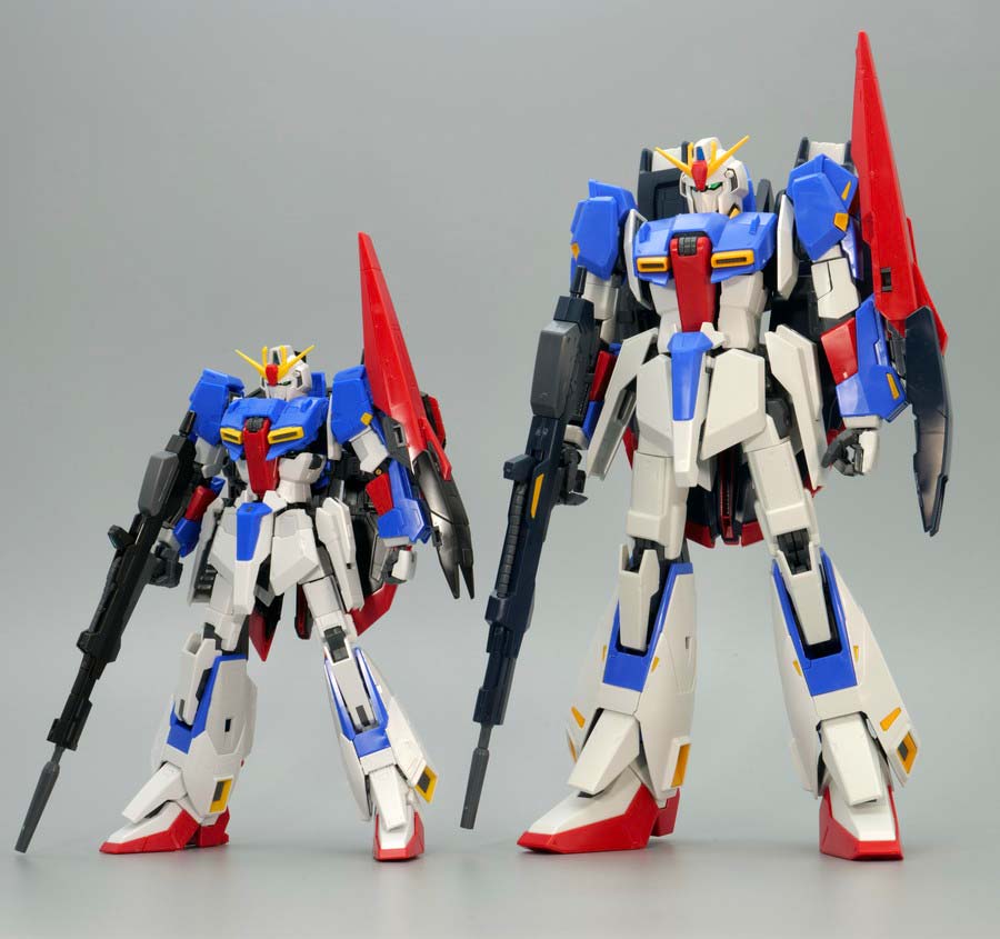 RGゼータガンダムとMGゼータガンダムVer.2.0の比較ガンプラ画像です