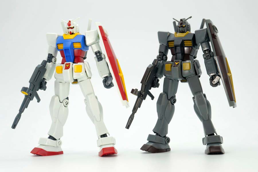 HG RX-78-2ガンダム(REVIVE版)と21stCENTURY REAL TYPE Ver.の比較ガンプラレビュー画像です