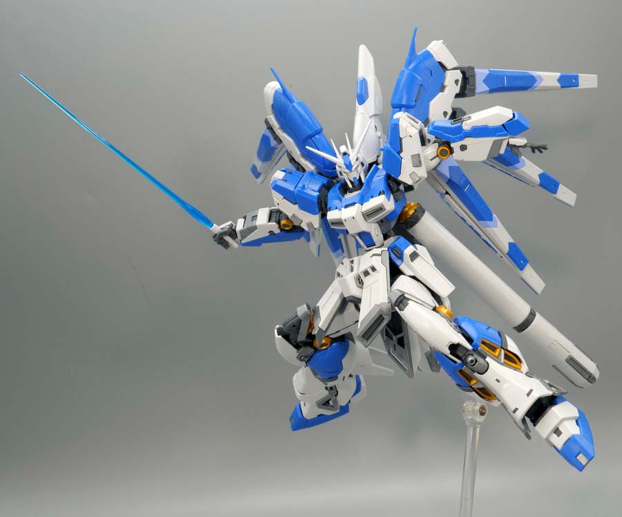 RG Hi-νガンダム（ハイニューガンダム）のガンプラレビュー画像です