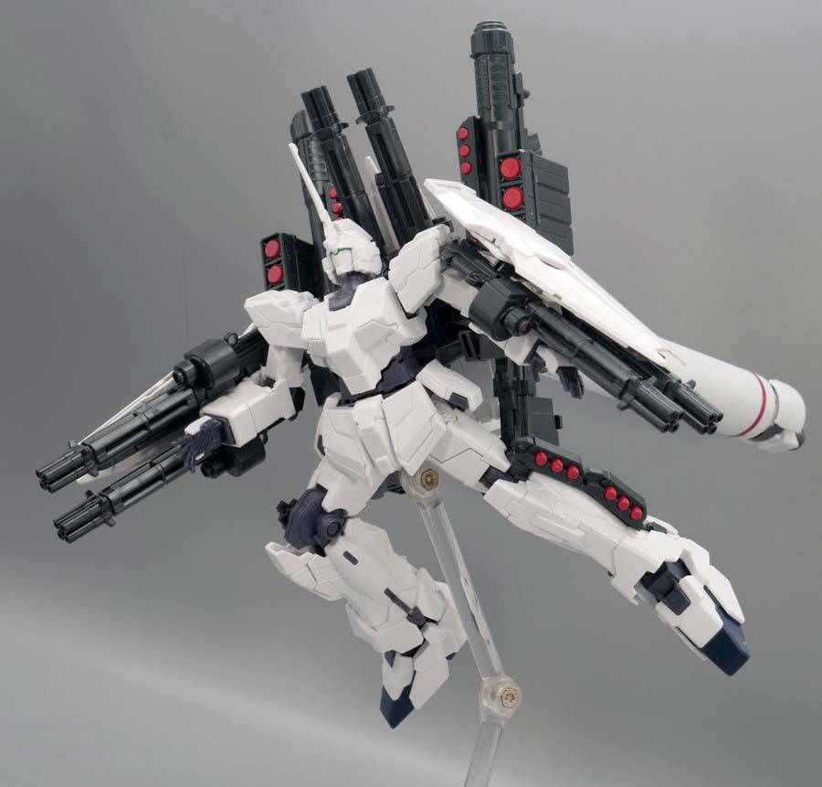 HGUCフルアーマーユニコーンガンダム（ユニコーンモード）のガンプラレビュー画像です