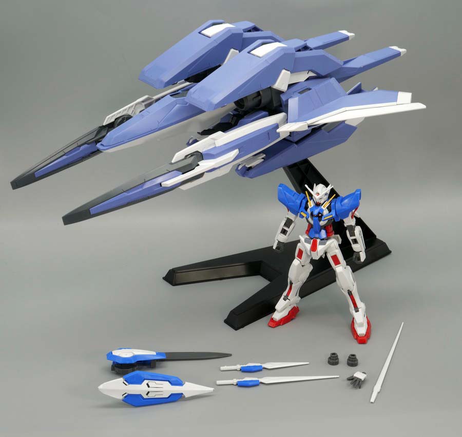 HG GNアームズTYPE-E + ガンダムエクシア（トランザムモード）のガンプラレビュー画像です