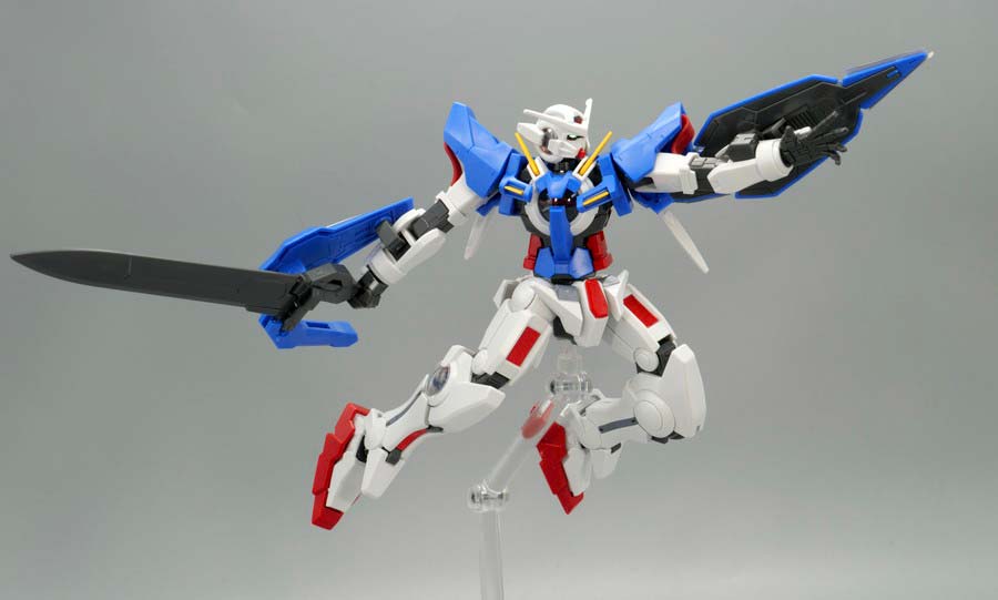 HG GNアームズTYPE-E + ガンダムエクシア（トランザムモード）のガンプラレビュー画像です