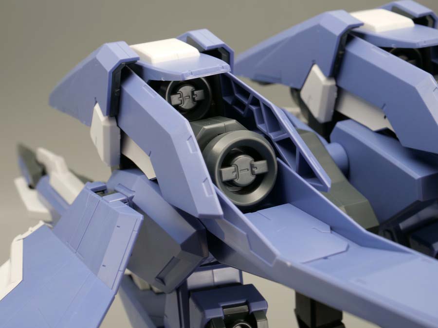 HG GNアームズTYPE-E + ガンダムエクシア（トランザムモード）のガンプラレビュー画像です