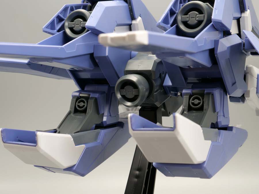 HG GNアームズTYPE-E + ガンダムエクシア（トランザムモード）のガンプラレビュー画像です