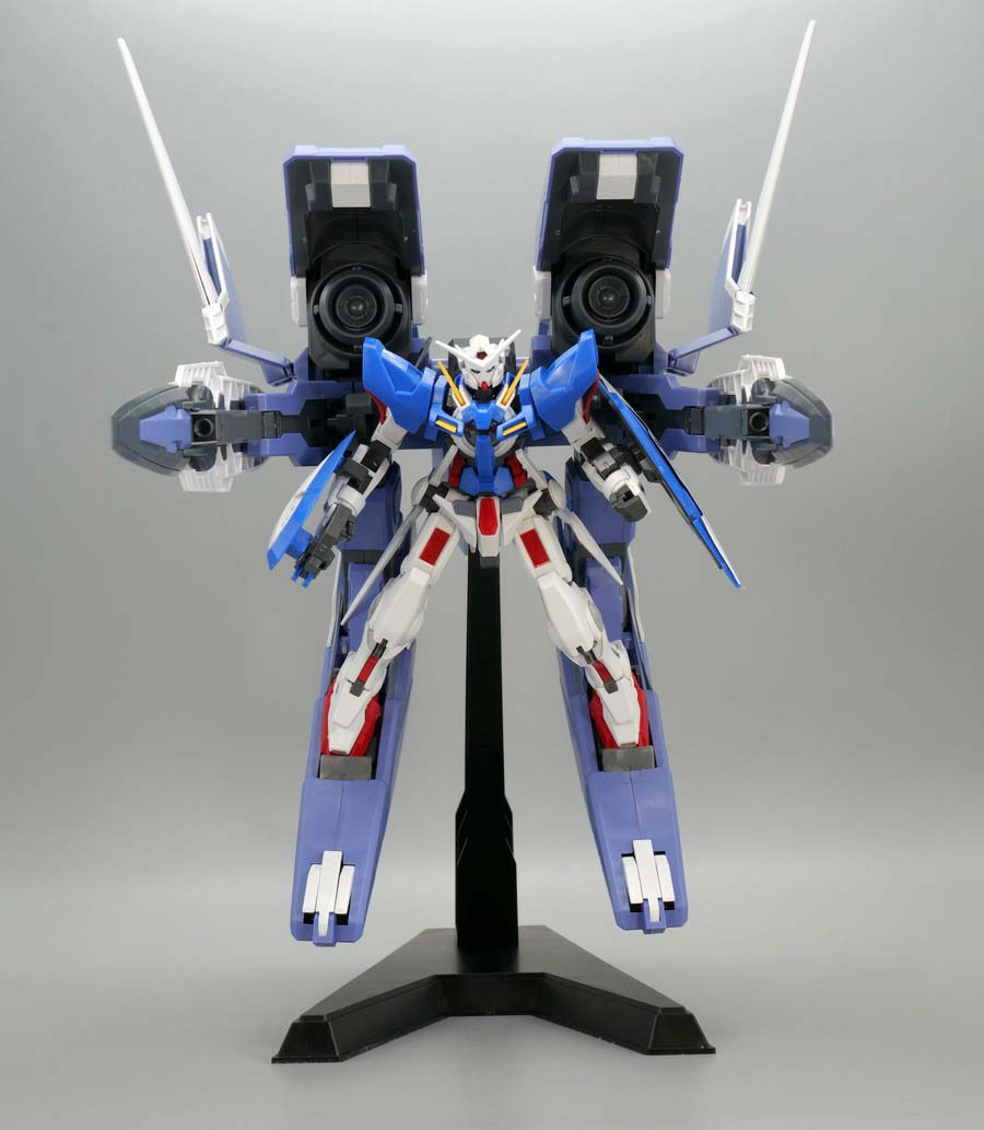 HG GNアームズTYPE-E + ガンダムエクシア（トランザムモード）のガンプラレビュー画像です