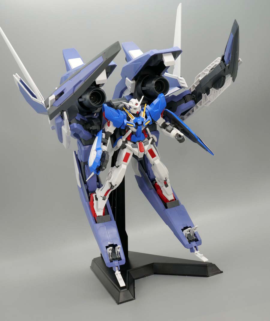 HG GNアームズTYPE-E + ガンダムエクシア（トランザムモード）のガンプラレビュー画像です