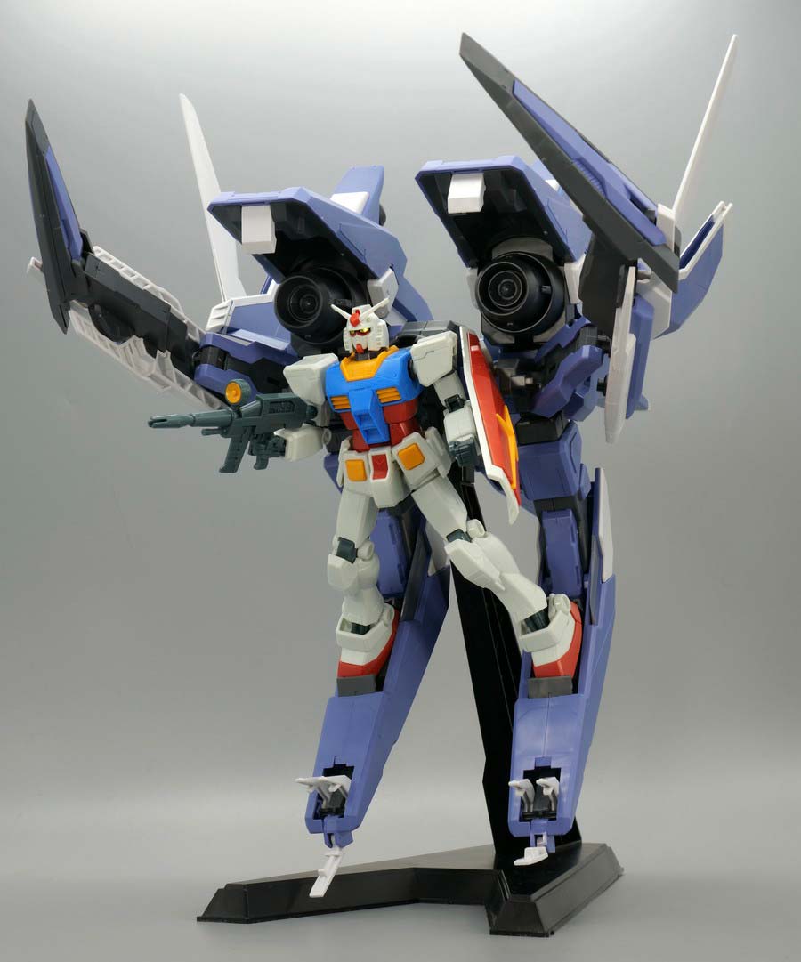 HG GNアームズTYPE-E + ガンダムエクシア（トランザムモード）のガンプラレビュー画像です