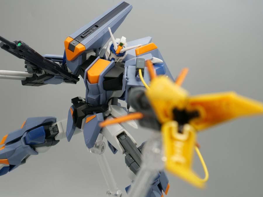 HGデュエルブリッツガンダムのガンプラレビュー画像です