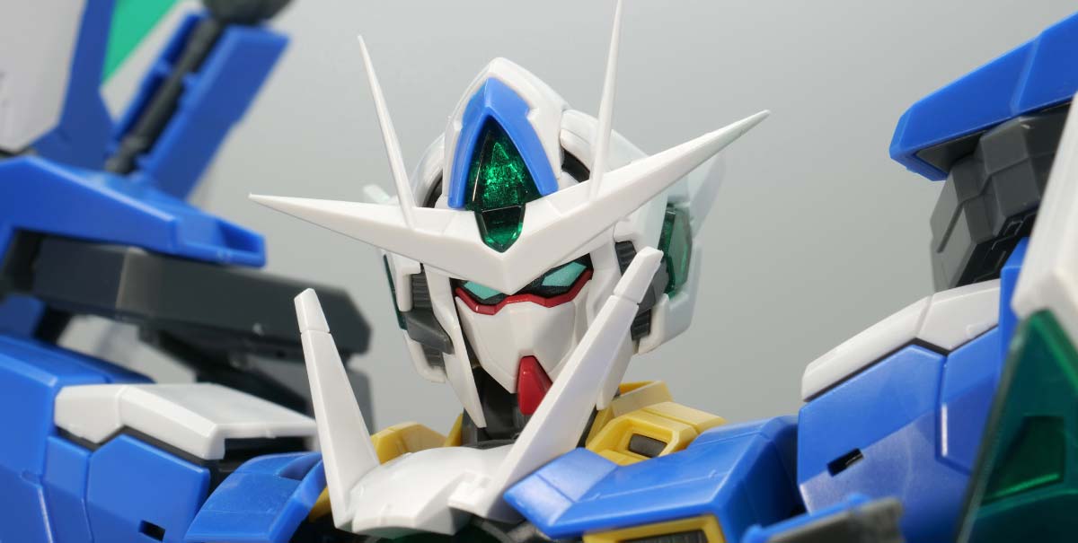 MG ダブルオークアンタ フルセイバーのガンプラレビュー画像です