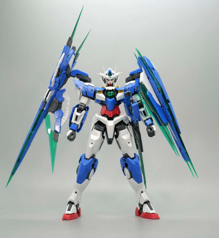 MG ダブルオークアンタ フルセイバーのガンプラレビュー画像です