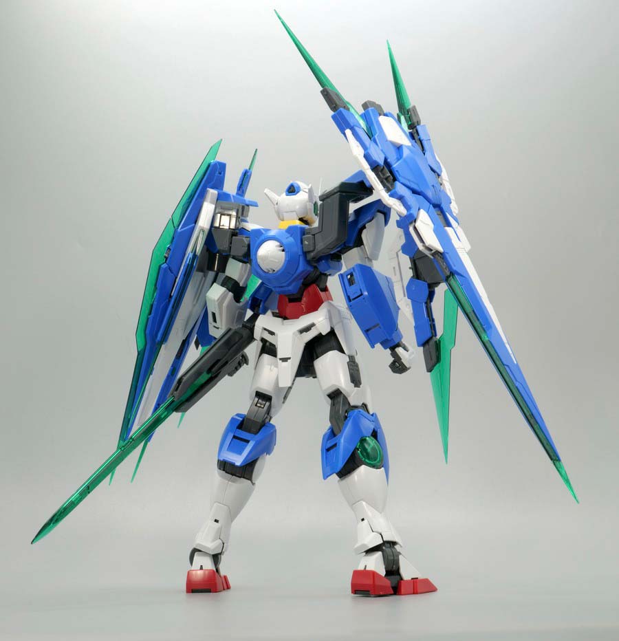 MG ダブルオークアンタ フルセイバーのガンプラレビュー画像です