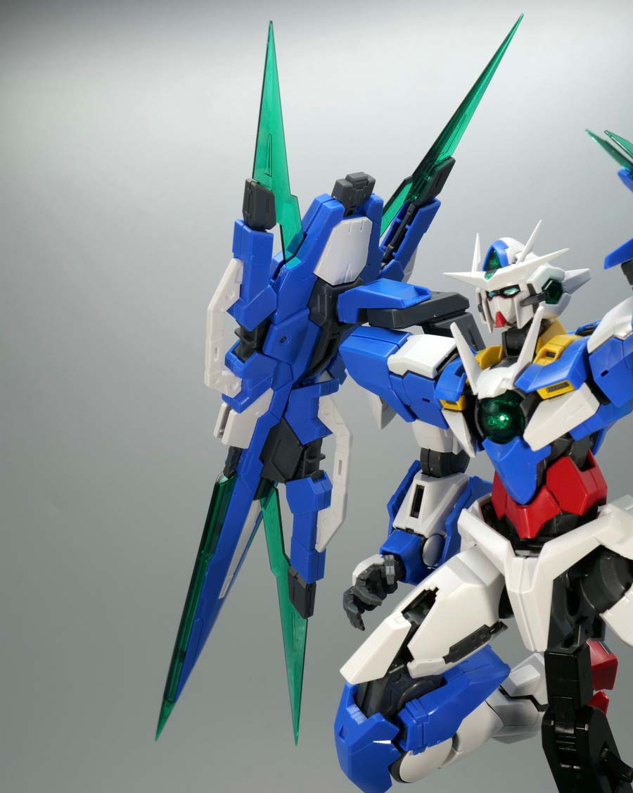 MG ダブルオークアンタ フルセイバーのガンプラレビュー画像です