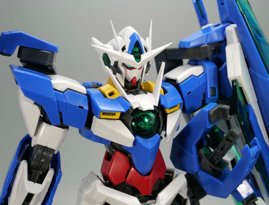 MG ダブルオークアンタ フルセイバーのガンプラレビュー画像です