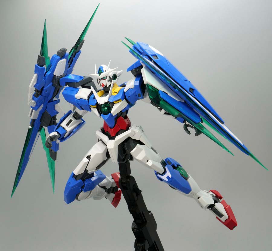 MG ダブルオークアンタ フルセイバーのガンプラレビュー画像です