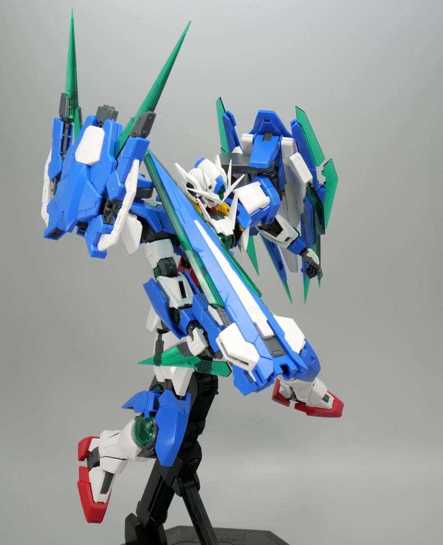 MG ダブルオークアンタ フルセイバーのガンプラレビュー画像です