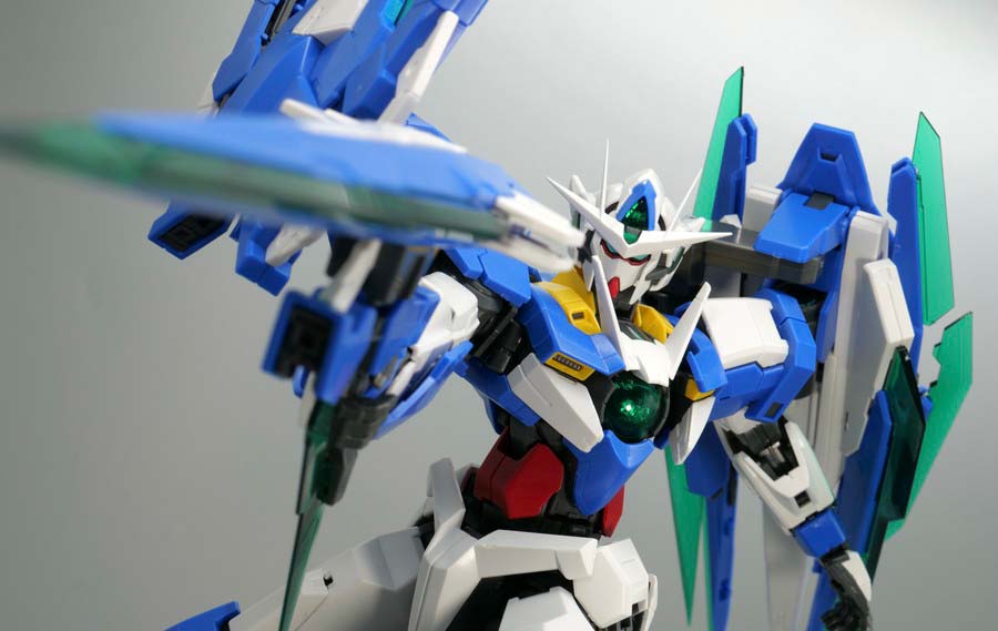 MG ダブルオークアンタ フルセイバーのガンプラレビュー画像です