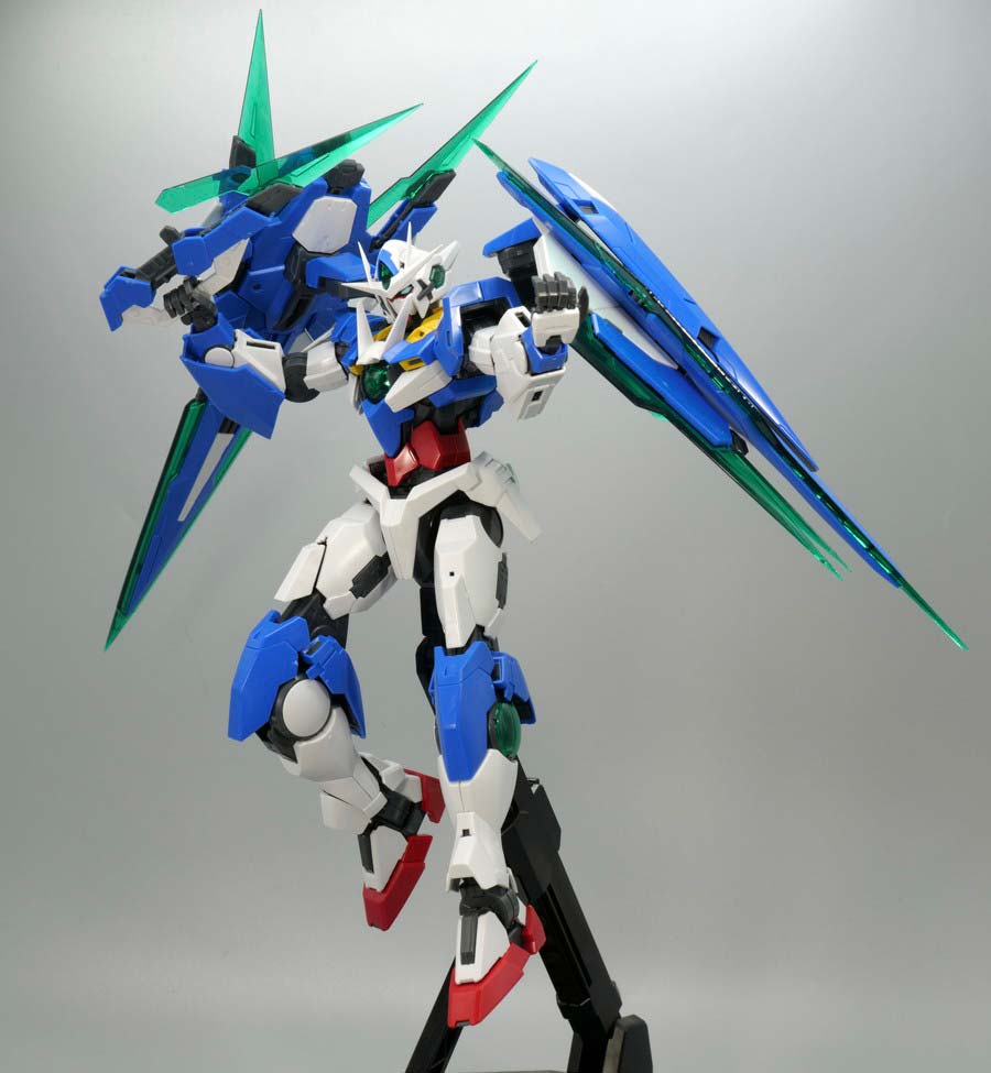 MG ダブルオークアンタ フルセイバーのガンプラレビュー画像です