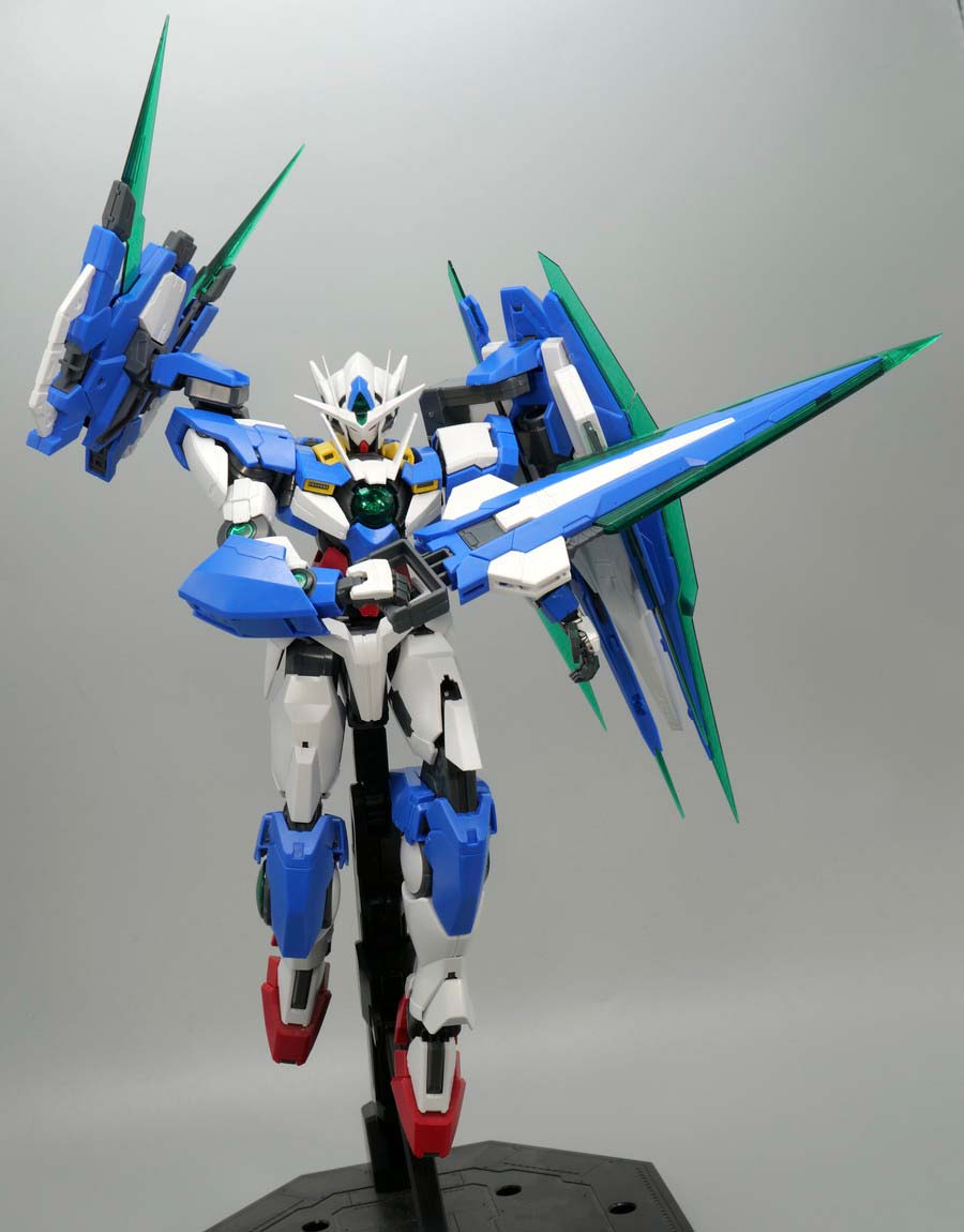 MG ダブルオークアンタ フルセイバーのガンプラレビュー画像です