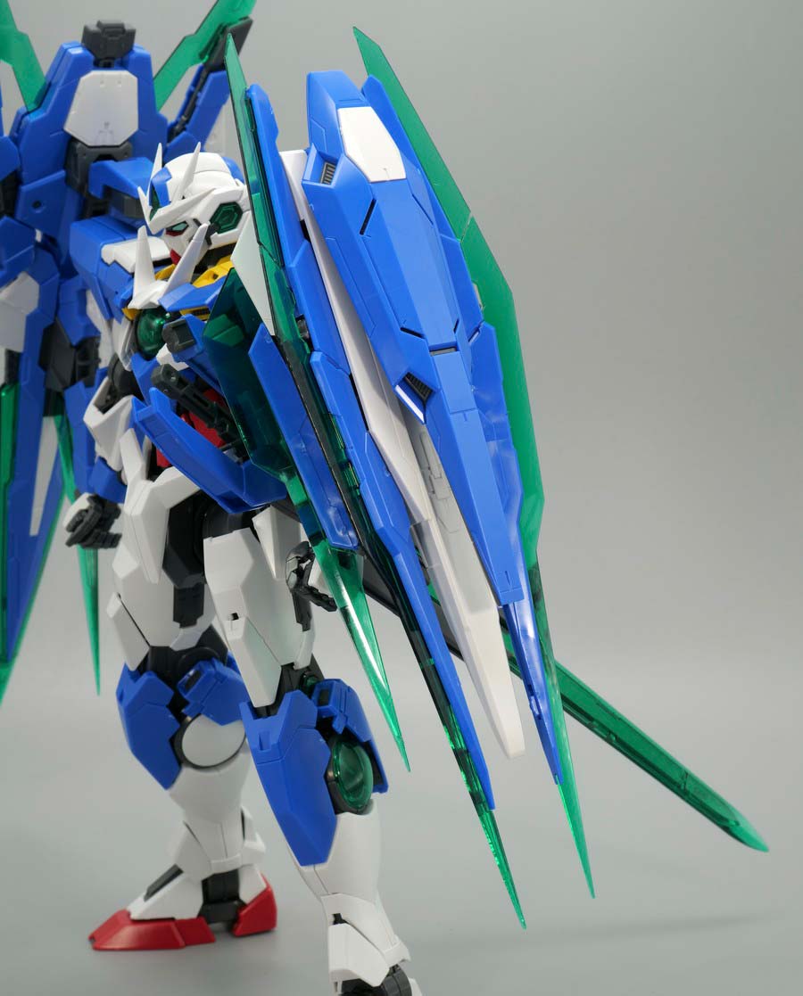 MG ダブルオークアンタ フルセイバーのガンプラレビュー画像です