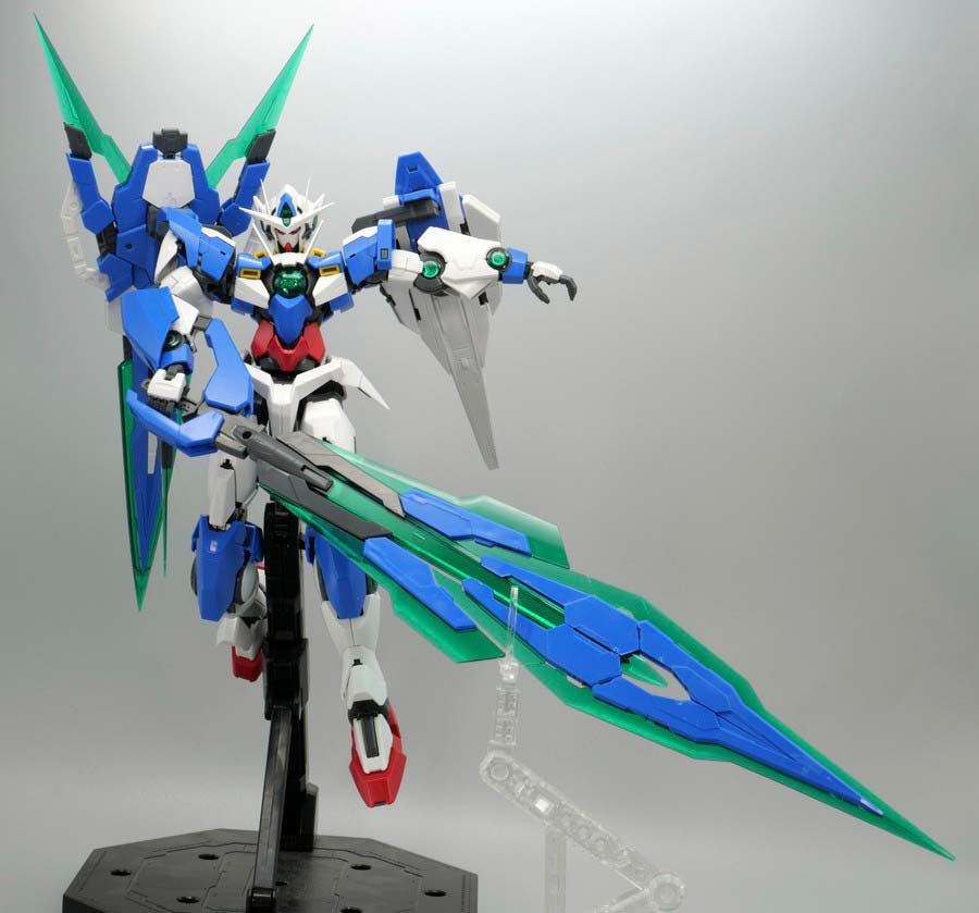 MG ダブルオークアンタ フルセイバーのガンプラレビュー画像です