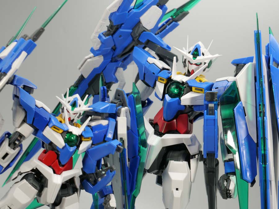 MG ダブルオークアンタ フルセイバーのガンプラレビュー画像です