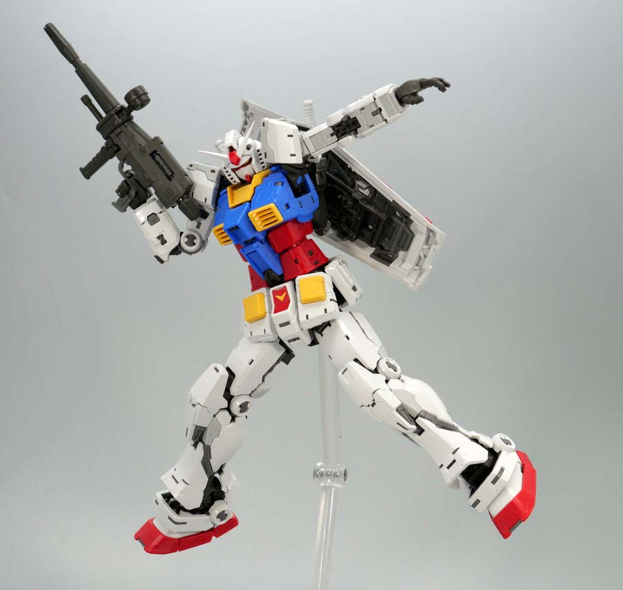 RG RX-78-2 ガンダム Ver.2.0のガンプラレビュー画像です