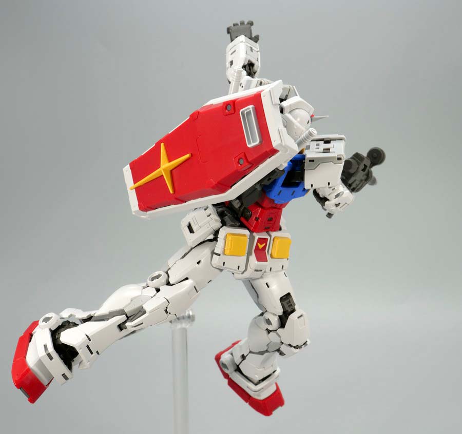 RG RX-78-2 ガンダム Ver.2.0のガンプラレビュー画像です