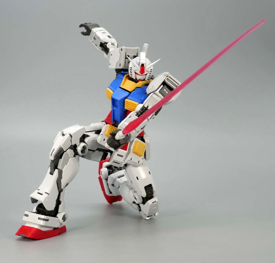 RG RX-78-2 ガンダム Ver.2.0のガンプラレビュー画像です