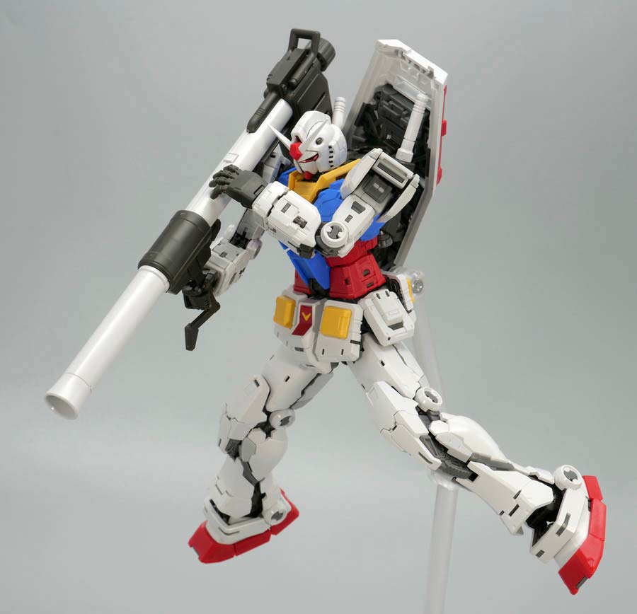 RG RX-78-2 ガンダム Ver.2.0のガンプラレビュー画像です