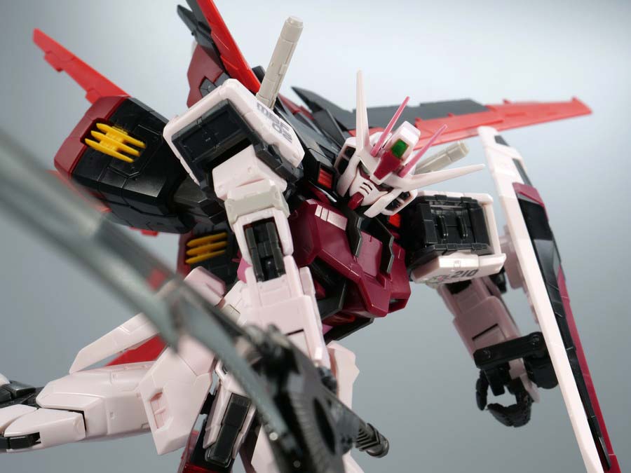 RGストライクルージュ グランドスラム装備型のガンプラレビュー画像です