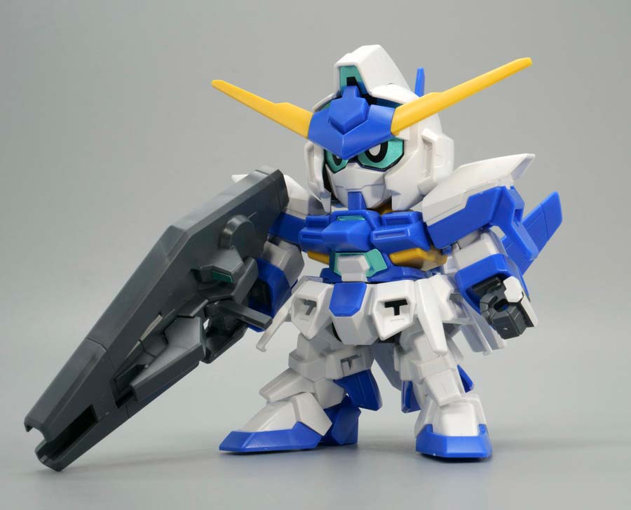 BB戦士ガンダムAGE-FXのガンプラレビュー画像です