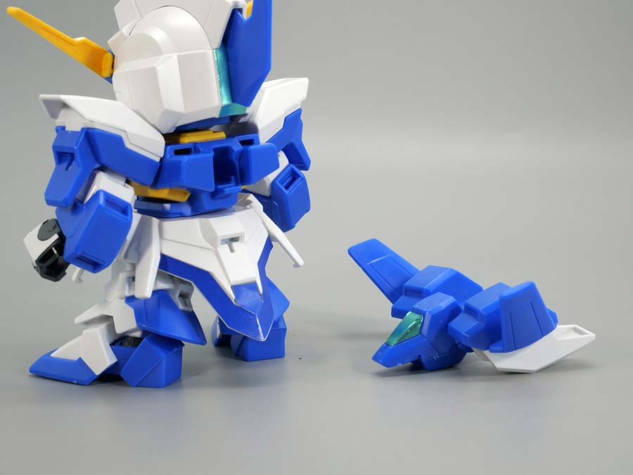 BB戦士ガンダムAGE-FXのガンプラレビュー画像です