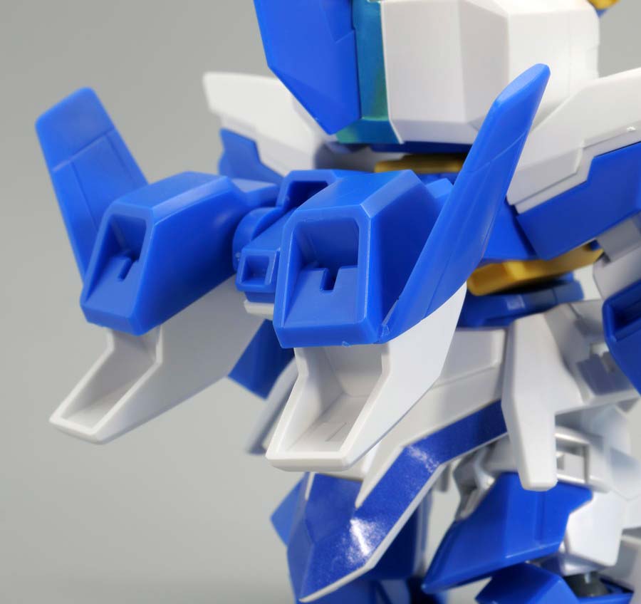 BB戦士ガンダムAGE-FXのガンプラレビュー画像です