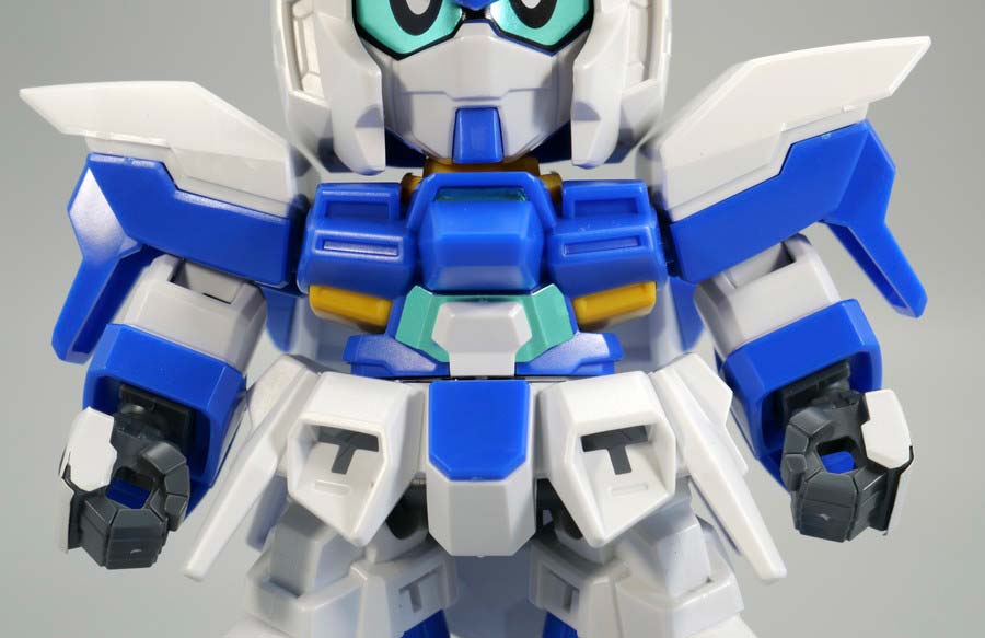 BB戦士ガンダムAGE-FXのガンプラレビュー画像です