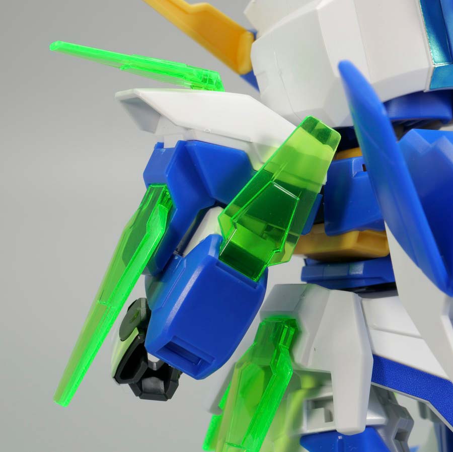 BB戦士ガンダムAGE-FXのガンプラレビュー画像です