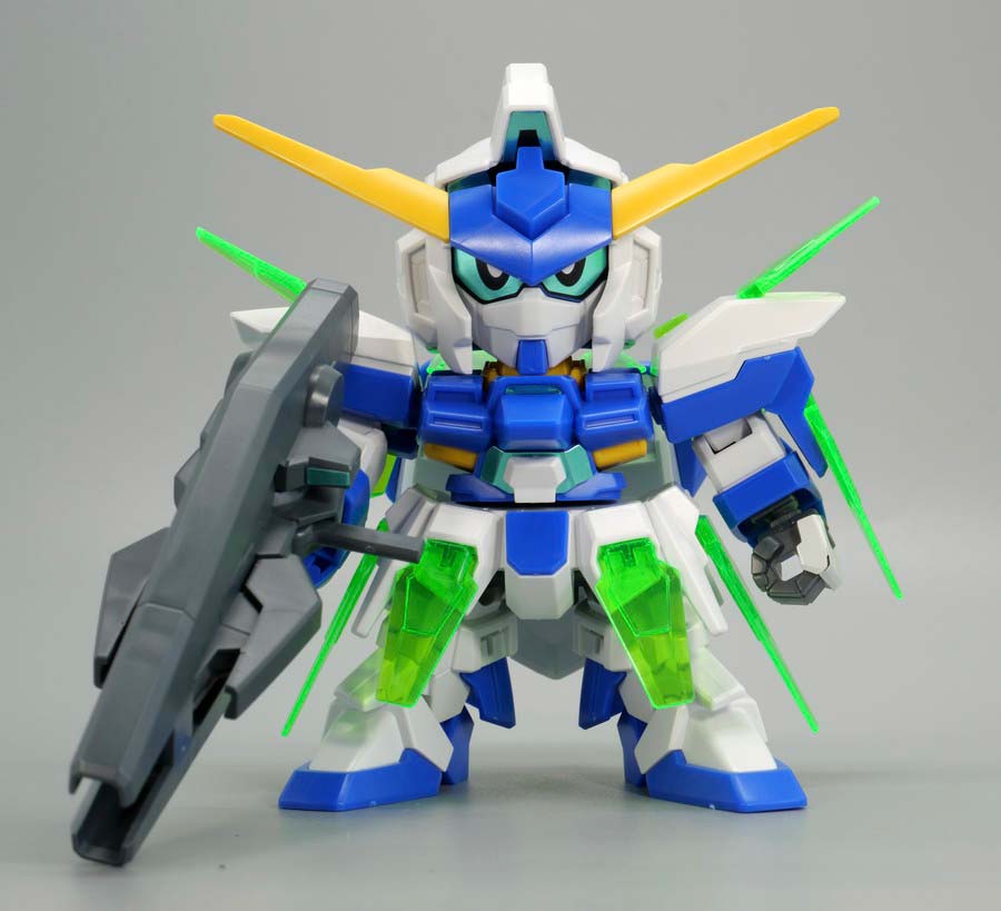 BB戦士ガンダムAGE-FXのガンプラレビュー画像です