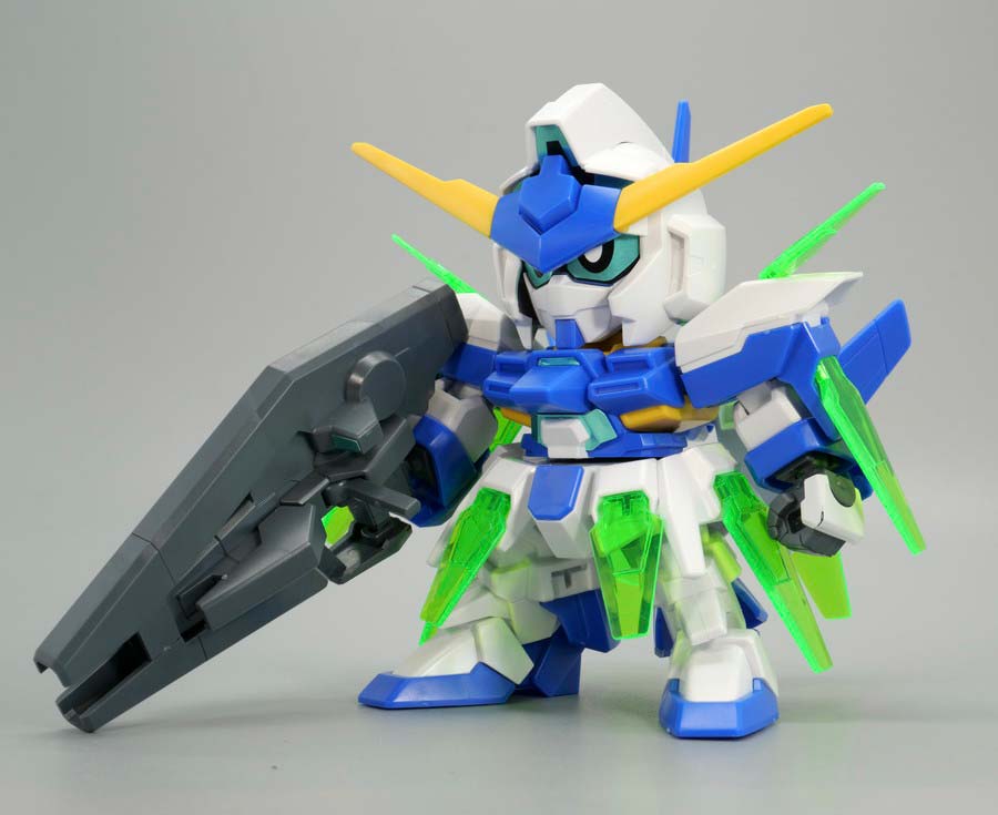 BB戦士ガンダムAGE-FXのガンプラレビュー画像です