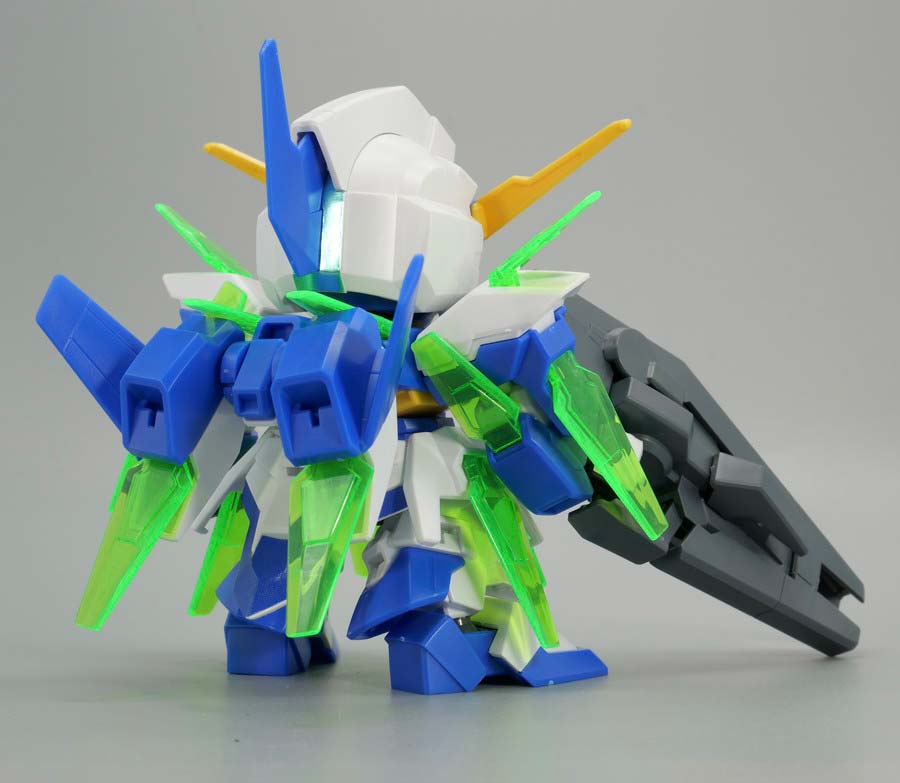 BB戦士ガンダムAGE-FXのガンプラレビュー画像です