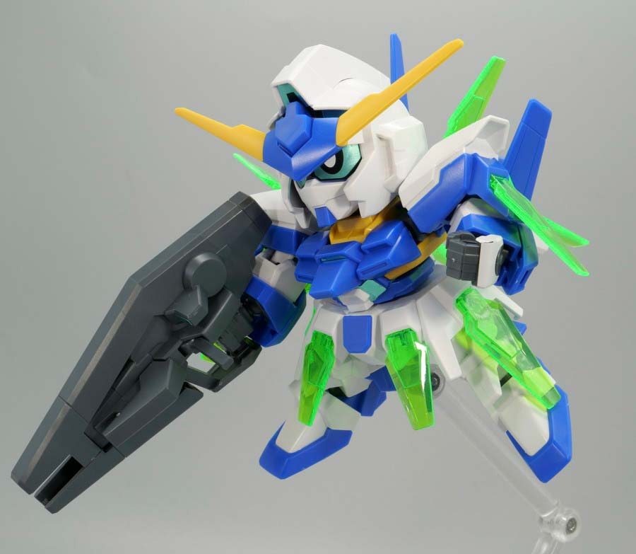 BB戦士ガンダムAGE-FXのガンプラレビュー画像です