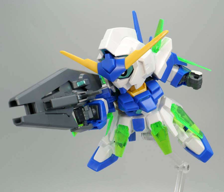 BB戦士ガンダムAGE-FXのガンプラレビュー画像です