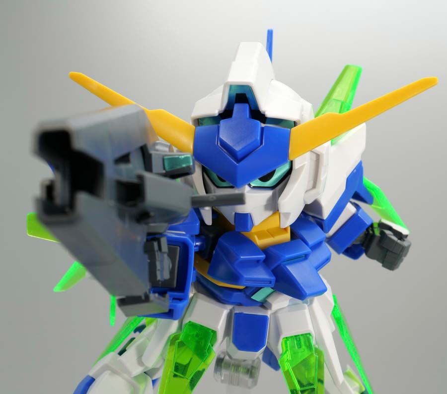 BB戦士ガンダムAGE-FXのガンプラレビュー画像です