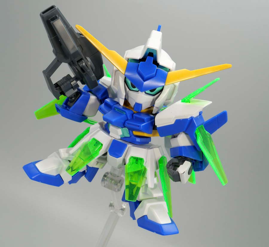 BB戦士ガンダムAGE-FXのガンプラレビュー画像です