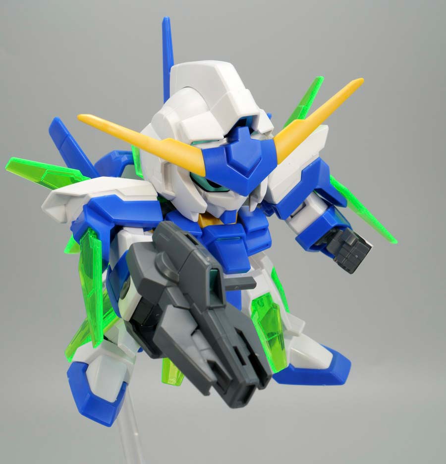 BB戦士ガンダムAGE-FXのガンプラレビュー画像です